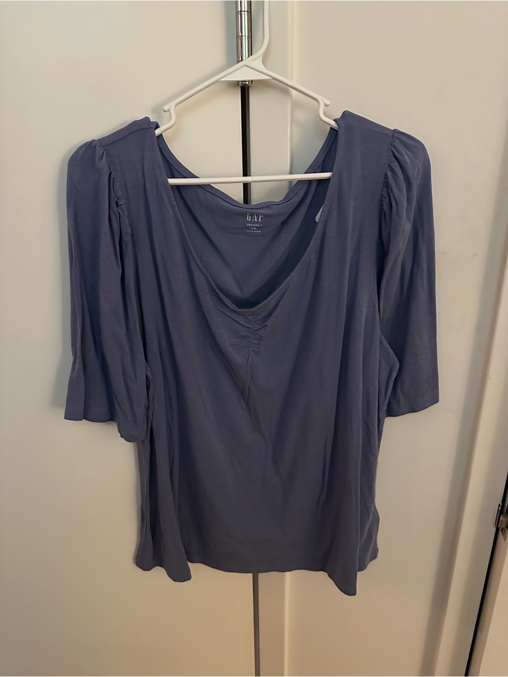🆕 GAP Women’s Dusty Blue V-Neck Puff Sleeve Top